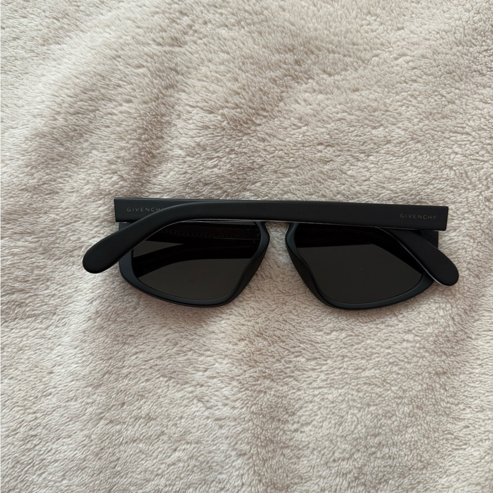Givenchy Matte Black Sunglasses GV 7125/S - Picture 2 of 9